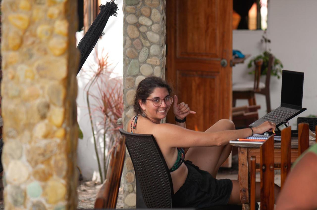 לאס טונאס Hostal Mirada Al Mar מראה חיצוני תמונה
